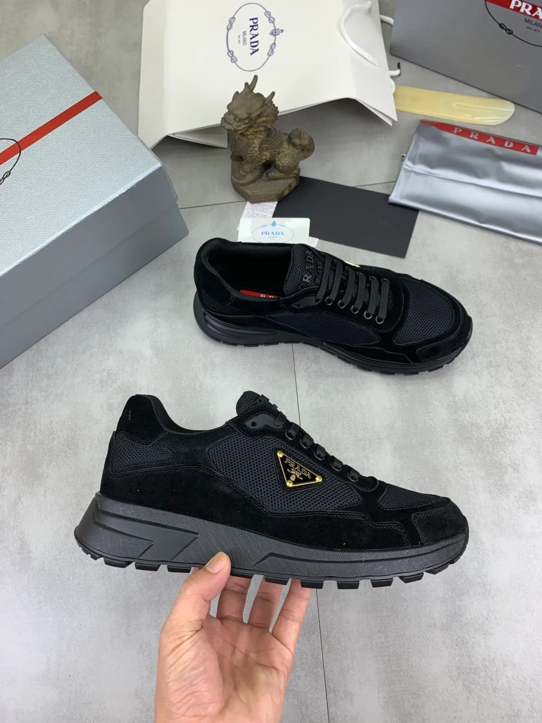 Men's shoes 💰P560💰[New style] popular models are on the official website, 🆘 Trendy brand (Prada) mainly promotes popular models, avant-garde and versatile fashion men's shoes private version mold opening, cowhide surface splicing 1:1.. Fashionable and simple, original imported cowhide lining cowhide feet; the atmosphere and personality are more fashionable, eye-catching and pursuing class. It will subvert the old idea and be a must-have for fashionistas with you! Must keep it for yourself! Tall and comfortable, large and low, high-end quality workmanship. Number of yards: 38-45 4️⃣optional.